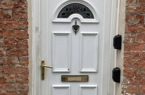 Runcorn House | Modernised 4bed stay-away-home in Runcorn sleeps 7