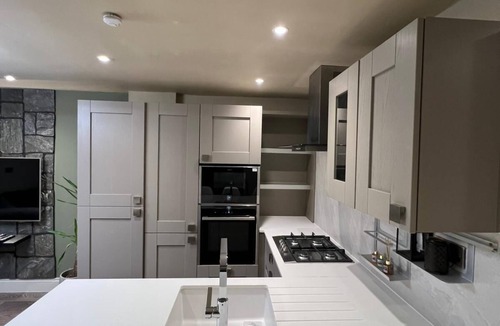 Preston House | Modernized detached 2 bedroom Guest house.