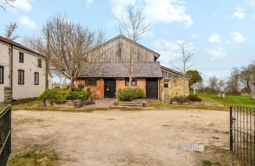 Mynydd Isa House | Mold Double Room Private Bathroom TV Free Wi-Fi