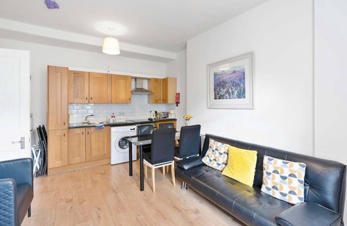 Morningside Apartment | Morningside 2BR, Direct Bus to Old Town Edinburgh