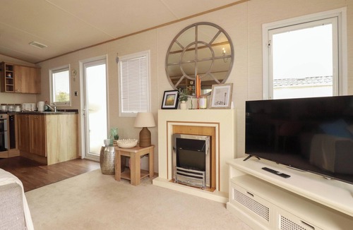 Padstow Cottage | MORWENNA, pet friendly, with a garden in St Merryn