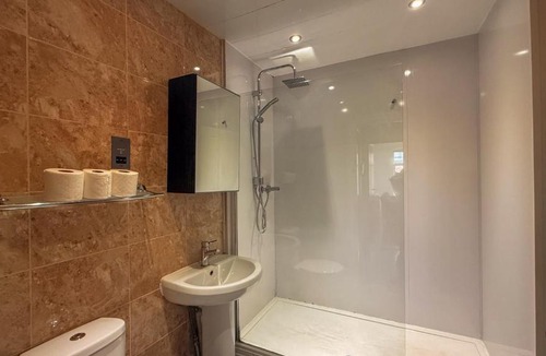 Newcastle-upon-Tyne Apartment | Most Central 2BR Flats in Newcastle City Centre, Opposite Central Station - Sleeps 4-6