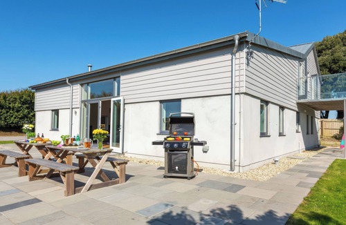 Salcombe Cottage | MOULT HILL BARN, pet friendly, country holiday cottage in Salcombe
