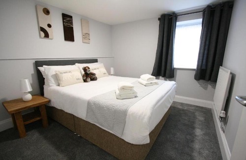 Gloucester Apartment | Nelson By The Docks Serviced Apartments by Roomsbooked