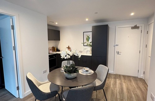 Eccles Apartment | New 2 bed 2 bath apartment great transport links