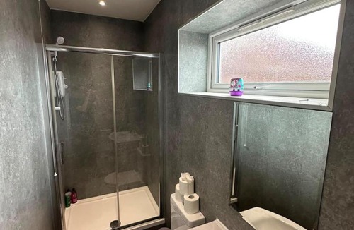 Jarrow Apartment | NEW 2BR Contractor Accommodation, Free Parking