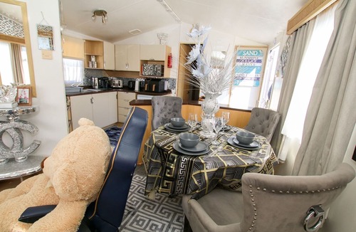 Dymchurch Cabin | New beach caravan Park Sleeps 8 Parking & Pool