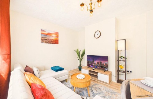 Luton Apartment | NEW Modern & Comfortable Home in Luton By Signature Stays - FREE Private Parking