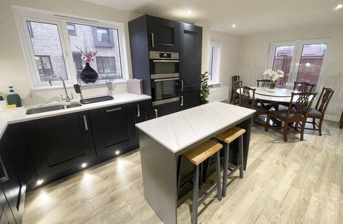 Arbury House | New Modern Exec 5 bed House close to Science Park