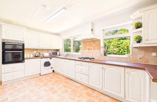 Oadby House | NEW Modern & Spacious Home in Oadby By Signature Stays - FREE Parking