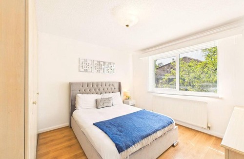 Oadby House | NEW Modern & Spacious Home in Oadby By Signature Stays - FREE Parking