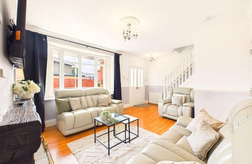 Middlesbrough Apartment | NEW Spacious Middlesbrough Home By Signature Stays - FREE Parking