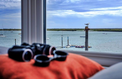 Burnham-on-Crouch Apartment | Nice apartment for 5 guests with WIFI, balcony and pets allowed