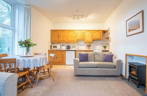 Glen Urquhart Apartment | Nice apartment for 4 people with WIFI, TV, patio and panoramic view