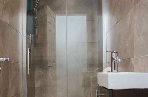 Everton Apartment | Nicely Made Relaxing 4 Bedroom Near LFC Stadium