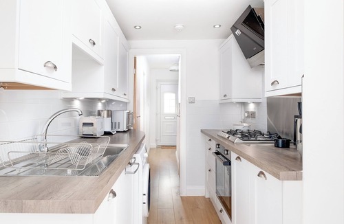 Acocks Green House | Night Stay - Beta House