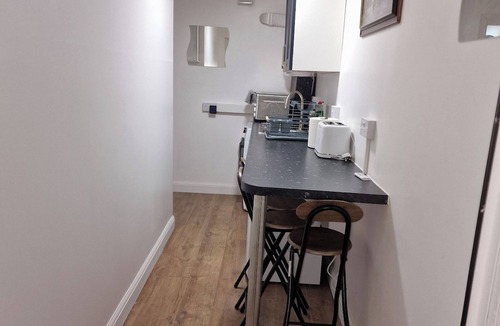Luton Apartment | NightRest Homes Studio Parking +5 Minutes AirPort