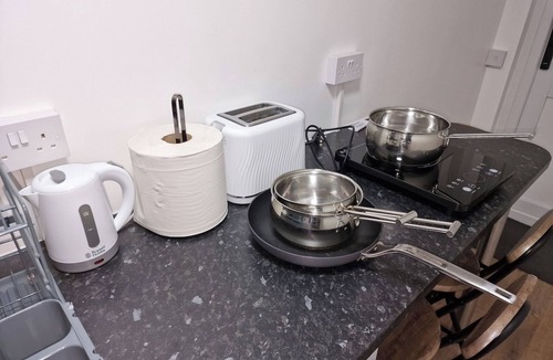 Luton Apartment | NightRest Homes Studio Parking +5 Minutes AirPort