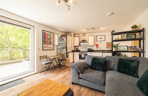 Gifford Apartment | nInviting 1-Bed Flat with Patio near Lochend Park