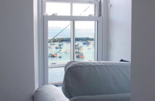 Mevagissey House | No.19 - 2 Bed Cottage on SW Coastal path-Outstanding Harbour Views & Parking
