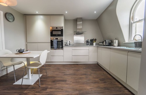 Plymouth Apartment | No 7 Captain Scott Apartment 1, Elliot Terrace - two bedroom large apartment unrivalled location in