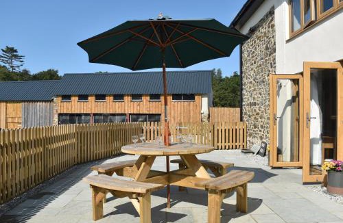Broadwoodkelly House | North Barn