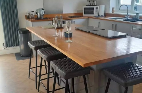 Delabole House | North Cornwall 2 bed bungalow with stunning countryside views & parking