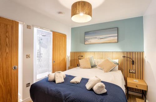 Hele Apartment | North Devon Resort - One Bedroom Vista Seaview with Hot Tub!