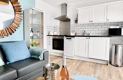Hele Apartment | North Devon Resort - One Bedroom Vista Seaview with Hot Tub!