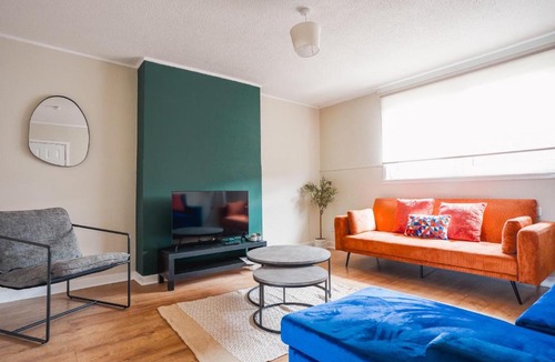 Clydebank Apartment | North Elgin Apartment