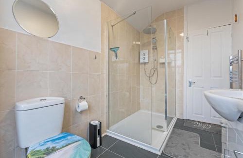 Newark upon Trent House | Nottingham Modern 2 Bed house- 5 sleeps