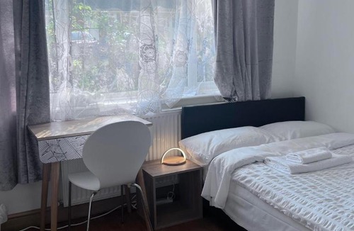 Horley Bed & Breakfast | Number 25