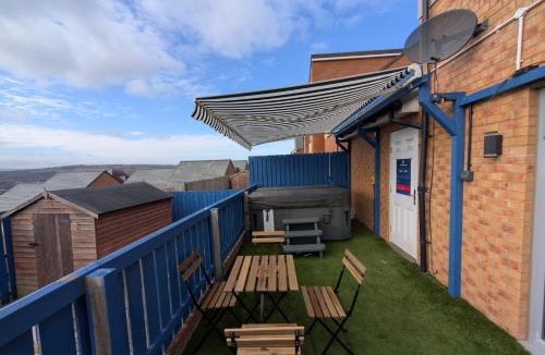 Newcastle-upon-Tyne House | Numero Uno Comfy 3BR 3 Baths Hot Tub wifi Contractor and Group Friendly