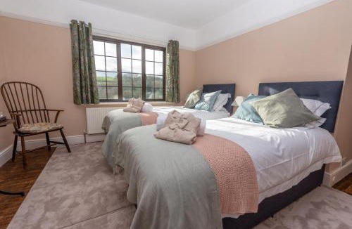 Brushford Bed & Breakfast | Nutsford House Bed & Breakfast