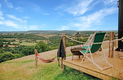 Saint Blazey Apartment | Oak Shepherds Hut, Wiveliscombe
