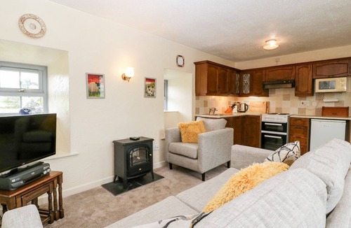 Lympsham Cottage | OAK TREE, pet friendly, character holiday cottage in Brean