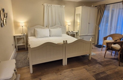 New Forest District House | Oak Tree Rooms