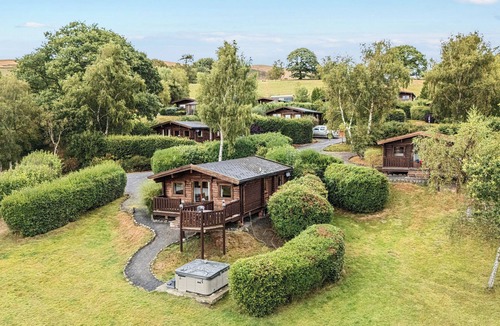Rhayader Cottage | OAK VIEW, romantic, with hot tub in Rhayader