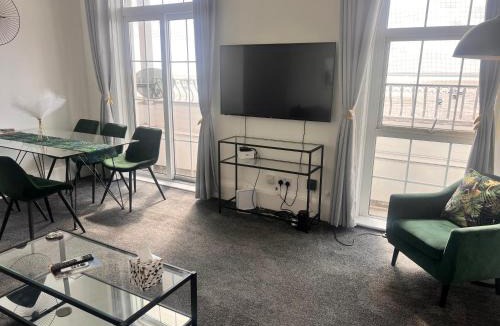 Southend-on-Sea Apartment | Ocean Breeze