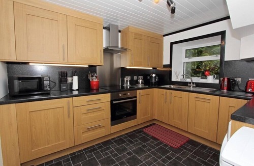 Flodabay Cottage | OLD POST OFFICE, family friendly, with open fire in Tarbert