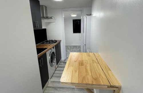 Bray on Thames Apartment | One Bed Studio Flat
