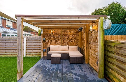 Blacon House | Open Plan 3 Bedroom House with Garden and Parking