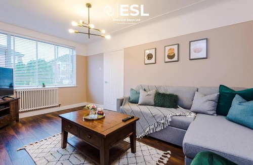 Blacon House | Open Plan 3 Bedroom House with Garden and Parking