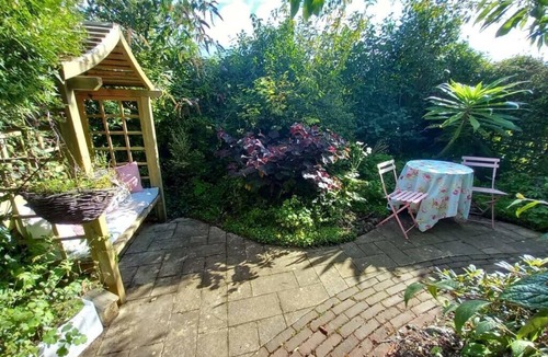 Camborne Cottage | Open plan country cottage with wood burner near beaches