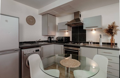 Bristol Floating Harbour Apartment | Open-plan Studio Apartment near Harbourside