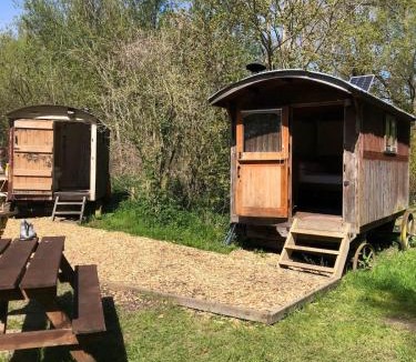 Lechlade House | Otter Camp Private Riverside Glamping with Hot Tub
