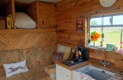 Waterlooville Cabin | Out in the countryside,Retreat away@The Box