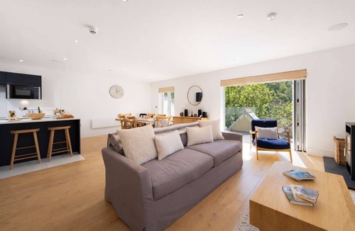 Lynmouth Apartment | Overwater Point – 2-Bed River View Apartment at Tors Park