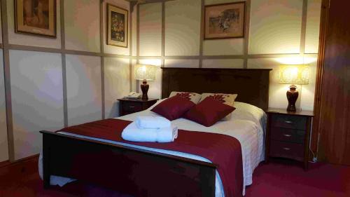 West Camel Hotel | OYO The Walnut Tree