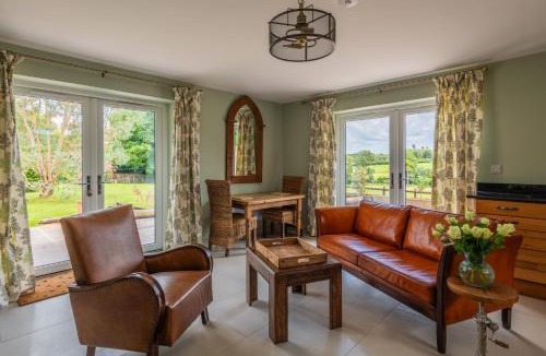 Cowbridge House | Paddock View Barn 1-Bed Sleeps 4 with Parking